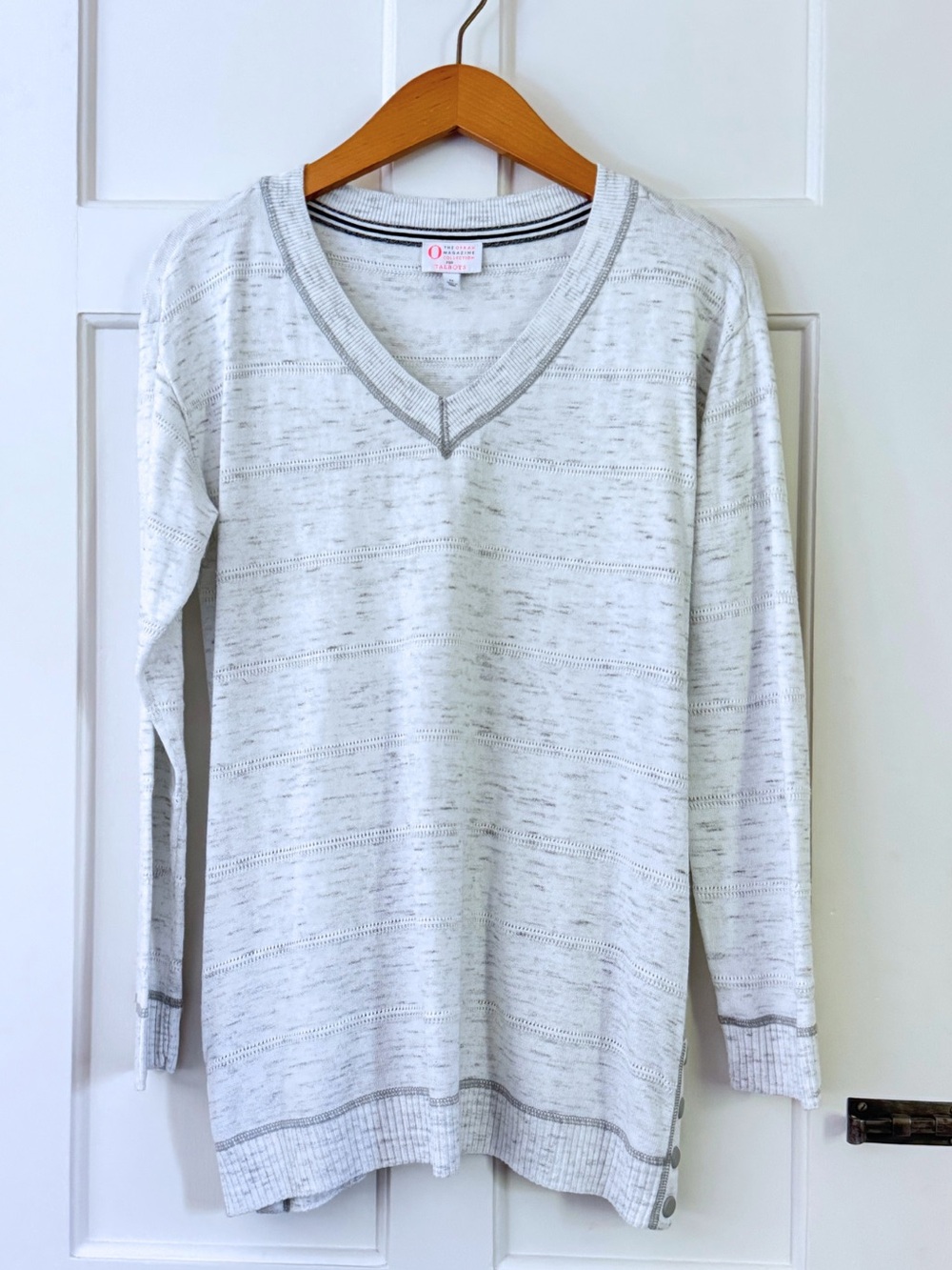 Talbots O Oprah Magazine V Neck Tunic White Gray Striped Sweater Side Snap Hem M - Picture 2 of 8